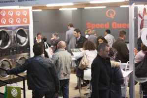 Visitors to the Speed Queen expo-franchise stand in Paris 1